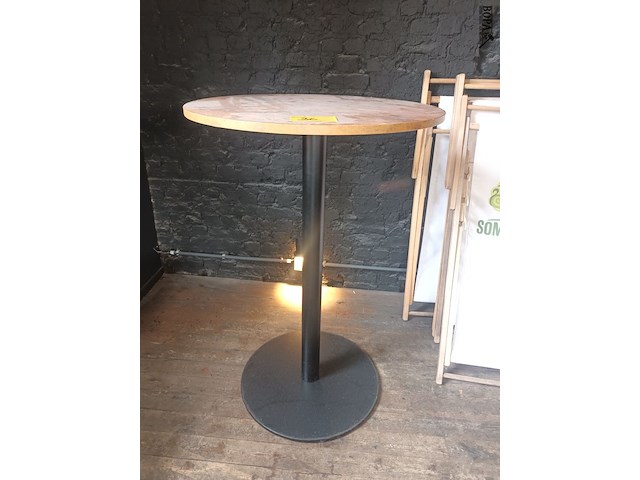 Lot 36 - hoge ronde tafel. 4 stuks - afbeelding 2 van  3