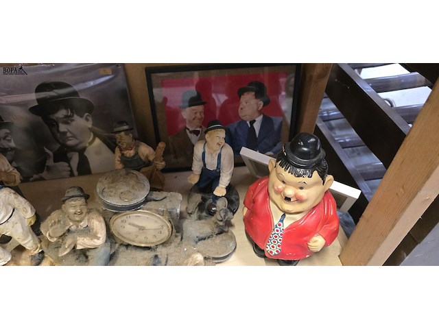 Lot 36 - laurel & hardy beeldjes en kadertjes ong 14 stuks - afbeelding 4 van  4