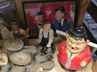 Lot 36 - laurel & hardy beeldjes en kadertjes ong 14 stuks - afbeelding 4 van  4
