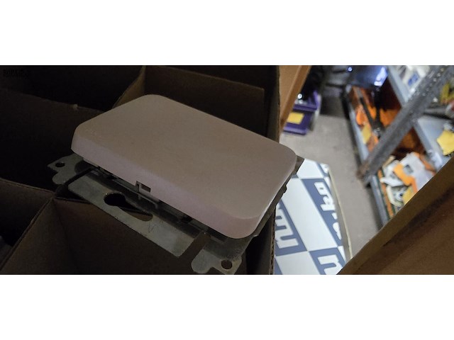 Lot 36 - niko schakelaars diverse modellen - afbeelding 2 van  6