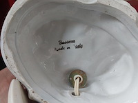 Lot 36 - porseleinen lamp en terrine met deksel - afbeelding 2 van  3