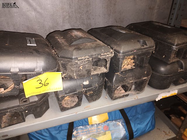 Lot 36 - rattenval. 8 stuks - afbeelding 1 van  3