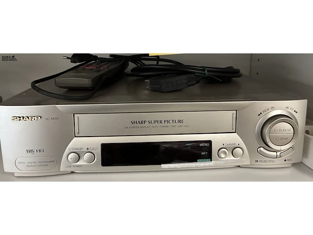 Lot 36 - sharp videocassettespeler - afbeelding 1 van  5
