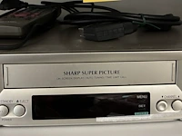 Lot 36 - sharp videocassettespeler - afbeelding 1 van  5