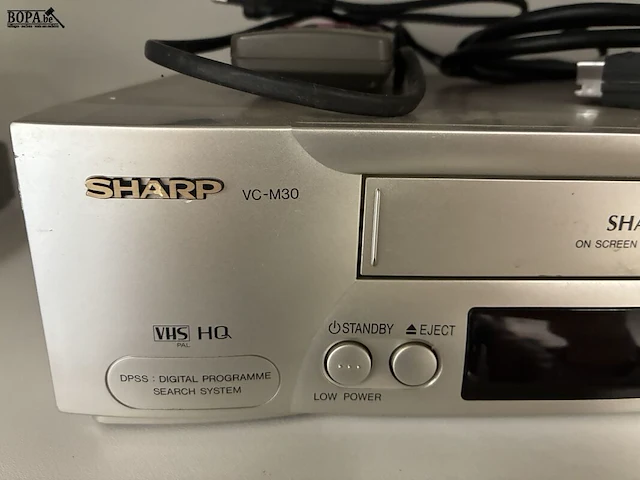 Lot 36 - sharp videocassettespeler - afbeelding 2 van  5