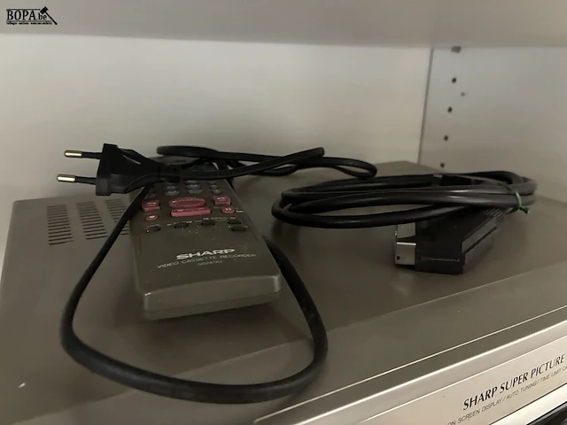 Lot 36 - sharp videocassettespeler - afbeelding 3 van  5