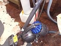 Lot 36 - stofzuiger dyson - afbeelding 2 van  3