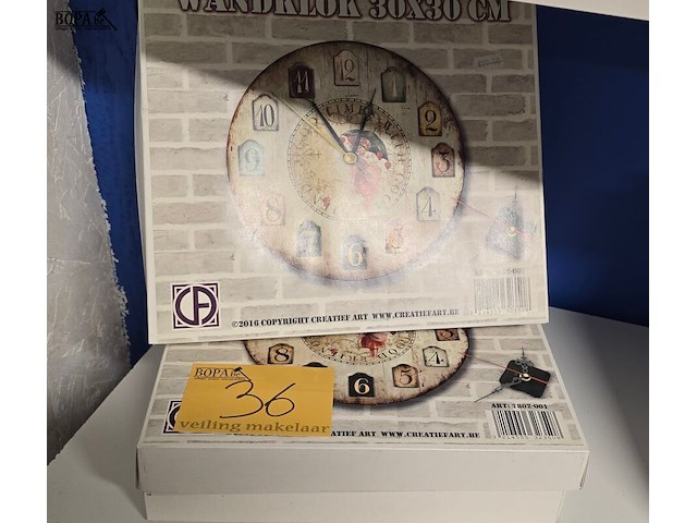 Lot 36 - vintage klok rond, nieuw 3 dozen - afbeelding 1 van  2