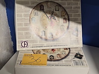 Lot 36 - vintage klok rond, nieuw 3 dozen - afbeelding 1 van  2
