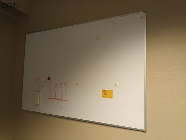 Lot 36 - whiteboard - afbeelding 1 van  2