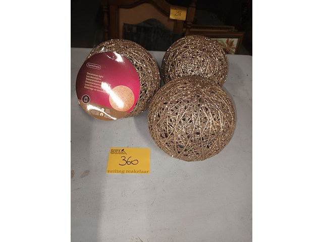 Lot 360 - decoratieverlichting. 3 stuks - afbeelding 1 van  3