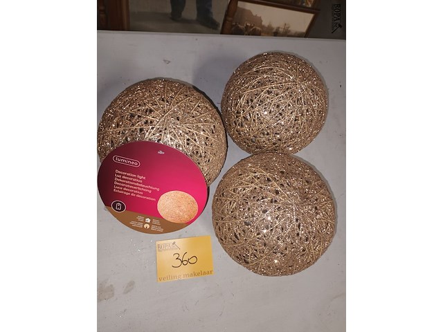 Lot 360 - decoratieverlichting. 3 stuks - afbeelding 3 van  3