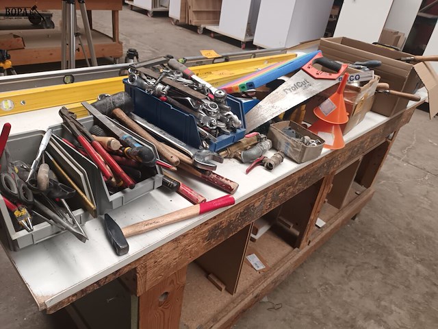 Lot 360 - handgereedschap - afbeelding 1 van  9