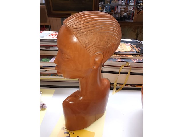 Lot 360 - houten borstbeeld - afbeelding 3 van  3