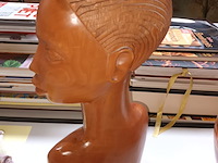 Lot 360 - houten borstbeeld - afbeelding 3 van  3