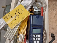 Lot 360 - lot meters, rolmeters en timmermanpotloden - afbeelding 1 van  2