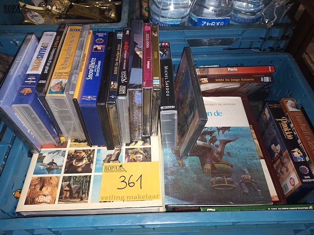 Lot 361 - boeken, dvd’s en videocassettes. 29 stuks - afbeelding 1 van  3