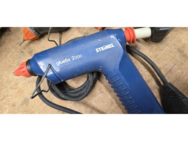 Lot 361 - lijmpistolen , black en decker en steinel - afbeelding 2 van  2