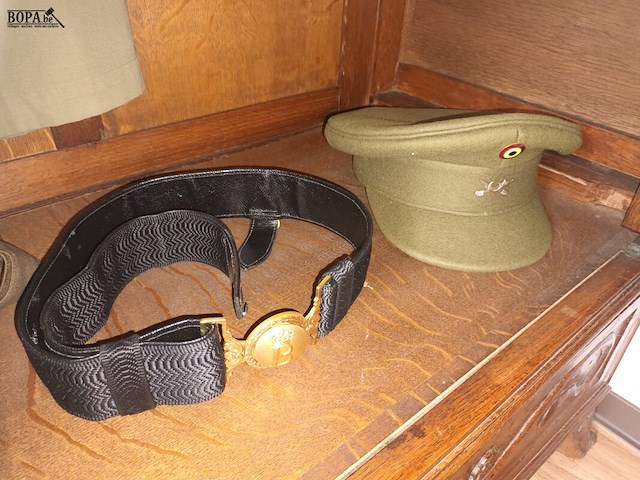 Lot 361 - militaire kledij. inhoud kleerkast - afbeelding 6 van  6