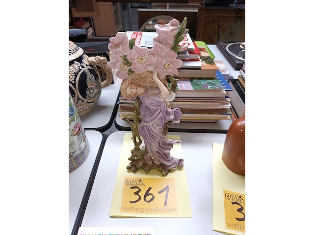 Lot 361 - siervaas art nouveau stijl - afbeelding 1 van  3