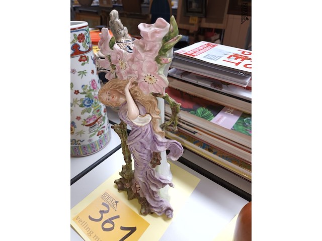 Lot 361 - siervaas art nouveau stijl - afbeelding 2 van  3