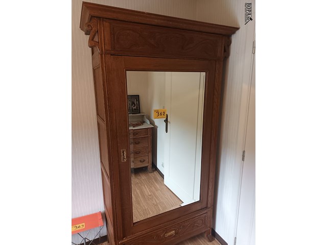 Lot 362 - art nouveau kleerkast - afbeelding 1 van  7