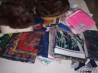 Lot 362 - sjaals en bont - afbeelding 3 van  5