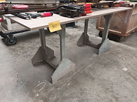 Lot 362 - werkblad op houten schragen - afbeelding 1 van  2