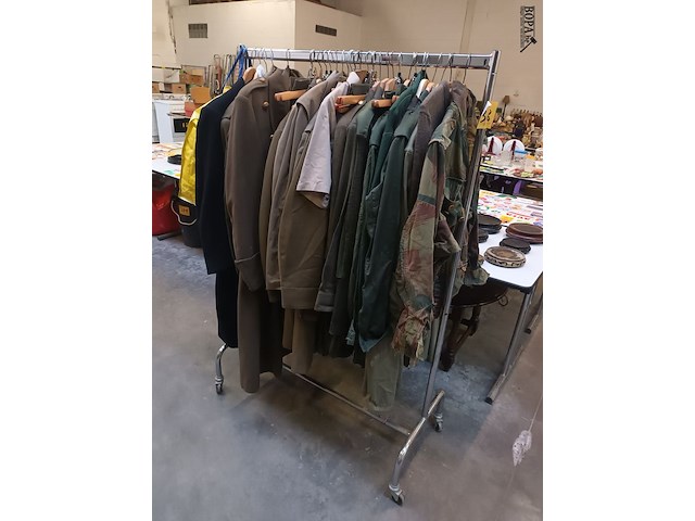 Lot 363 - militaire kledij. 26 stuks - afbeelding 2 van  5