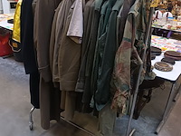 Lot 363 - militaire kledij. 26 stuks - afbeelding 2 van  5