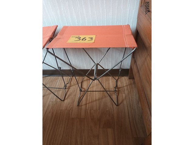 Lot 363 - plooistoeltjes. 2 stuks - afbeelding 2 van  3