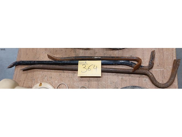 Lot 364 - koevoeten 3 stuks - afbeelding 1 van  1