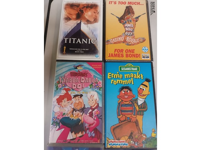 Lot 364 - video cassettes. 6 stuks - afbeelding 3 van  4