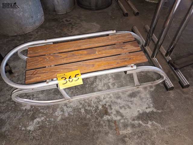 Lot 365 - slede - afbeelding 1 van  3