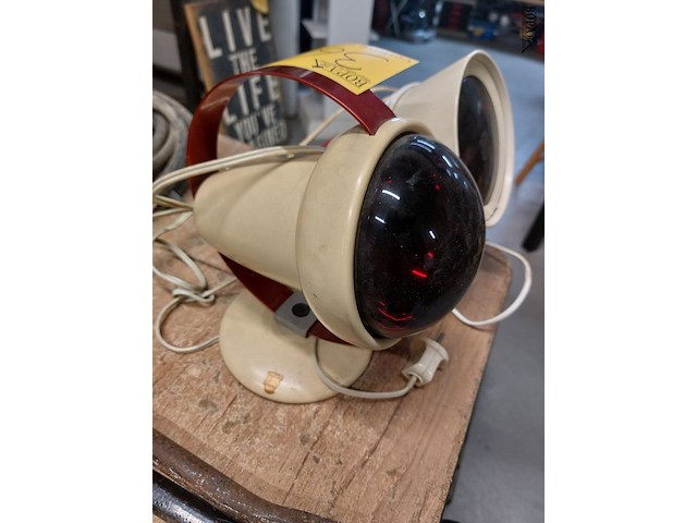 Lot 365 - warmte lampen phillips 2 stuks - afbeelding 2 van  3