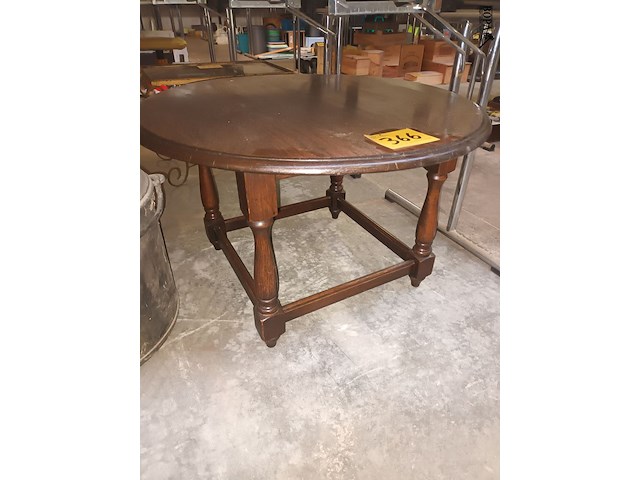 Lot 366 - ronde salontafel - afbeelding 1 van  3