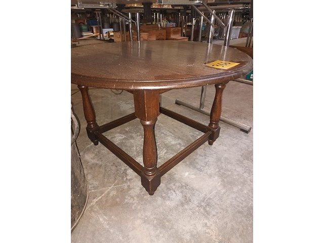 Lot 366 - ronde salontafel - afbeelding 2 van  3