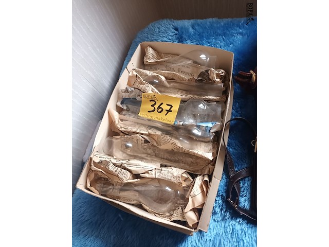 Lot 367 - glazen voor olielampen. 6 stuks - afbeelding 1 van  3
