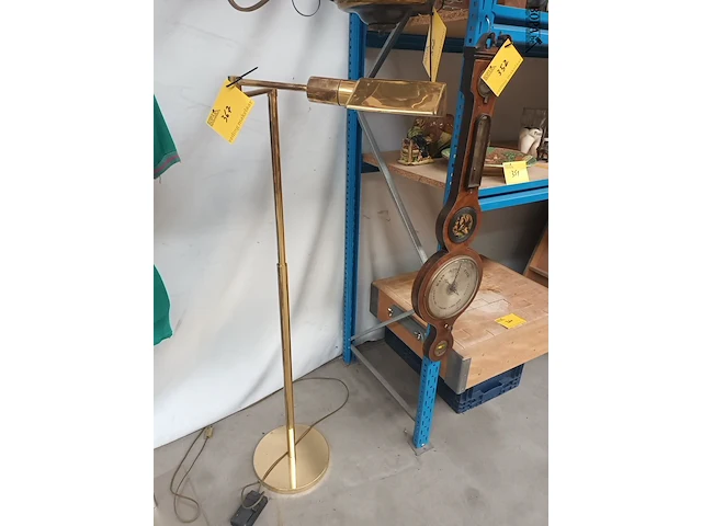 Lot 367 - vintage staande lamp - afbeelding 1 van  4
