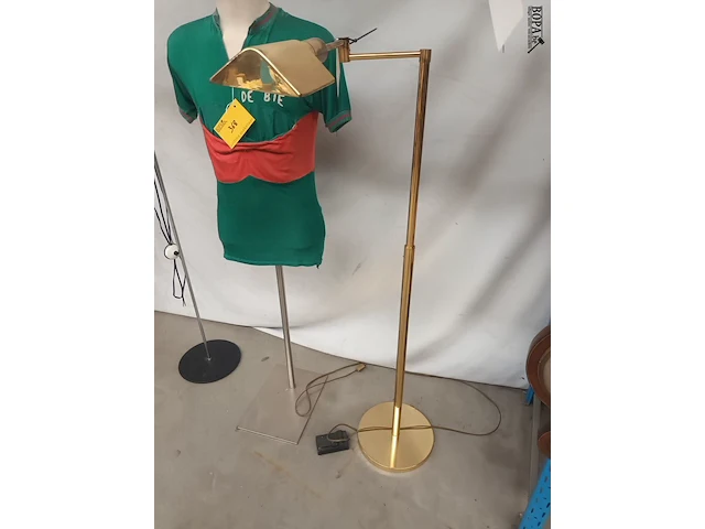 Lot 367 - vintage staande lamp - afbeelding 2 van  4