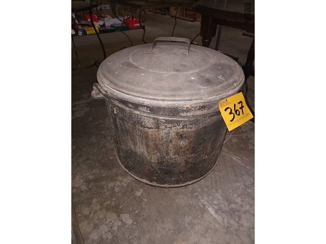 Lot 367 - zinken kuip met deksel - afbeelding 1 van  3