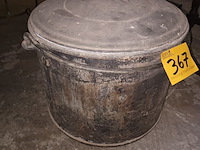 Lot 367 - zinken kuip met deksel - afbeelding 1 van  3