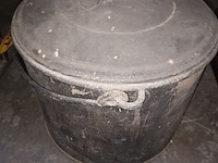 Lot 367 - zinken kuip met deksel - afbeelding 2 van  3