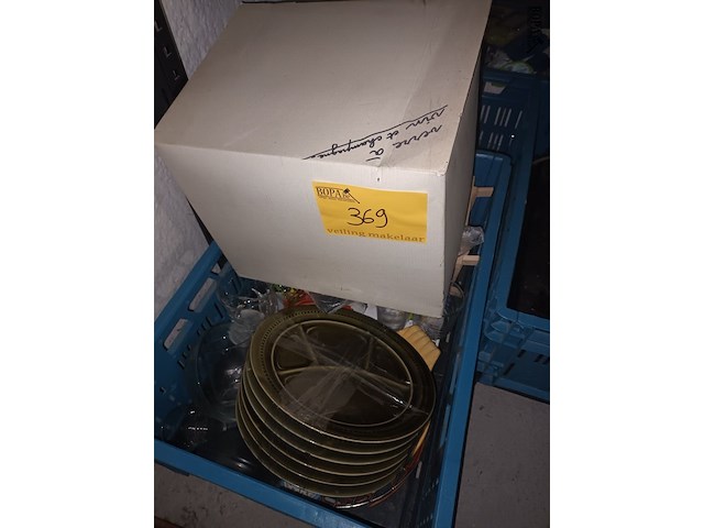 Lot 369 - keukengerei en glazen - afbeelding 1 van  5