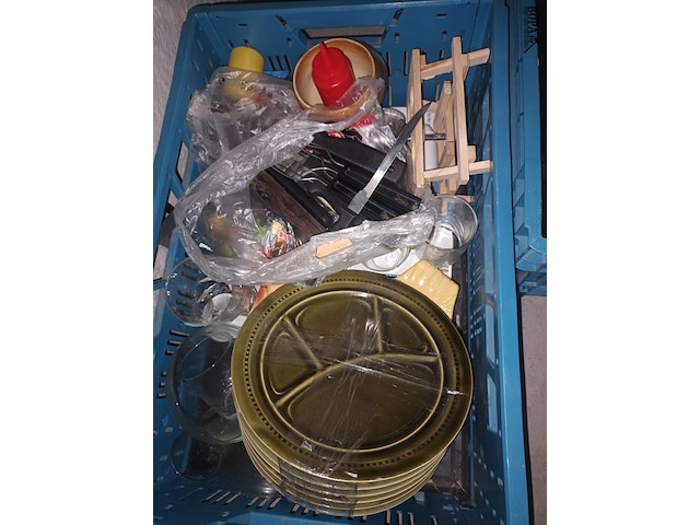 Lot 369 - keukengerei en glazen - afbeelding 2 van  5