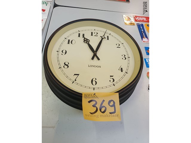 Lot 369 - klok - afbeelding 1 van  3
