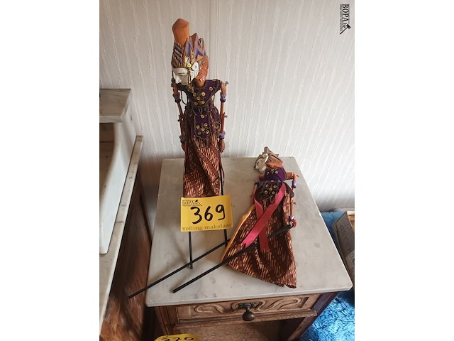 Lot 369 - popjes. 2 stuks - afbeelding 1 van  4