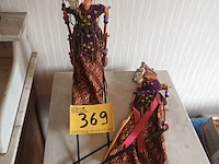 Lot 369 - popjes. 2 stuks - afbeelding 1 van  4