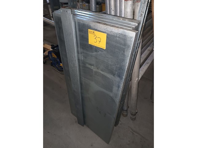 Lot 37 - aluminium rek. niet compleet - afbeelding 1 van  3