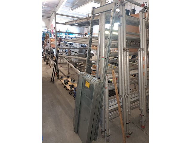 Lot 37 - aluminium rek. niet compleet - afbeelding 2 van  3